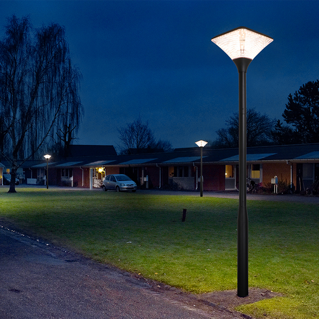 Aluminum LED Solar Courtyard Light Garden